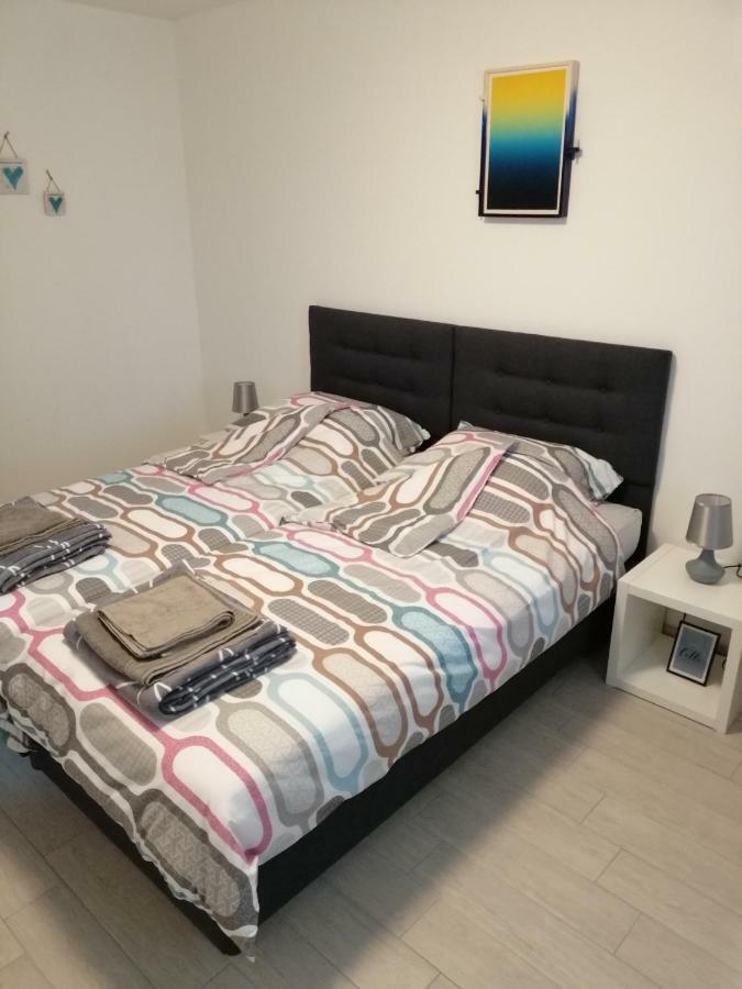 Studio Apartment Mila 普拉 外观 照片
