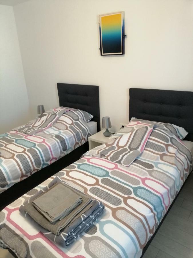 Studio Apartment Mila 普拉 外观 照片