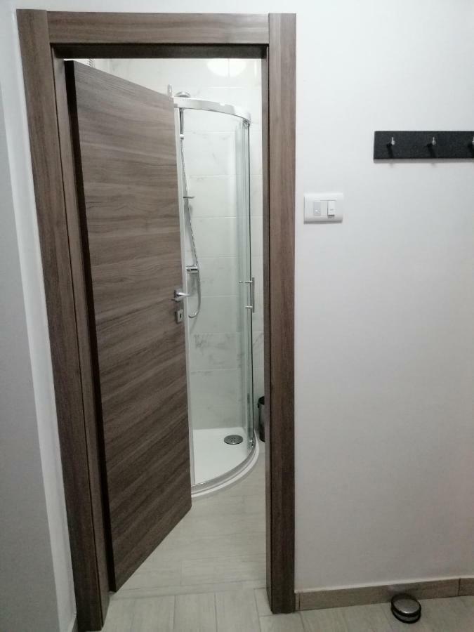 Studio Apartment Mila 普拉 外观 照片