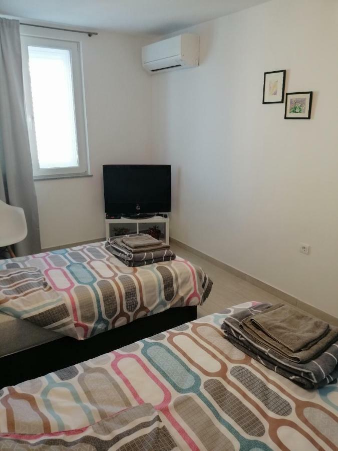 Studio Apartment Mila 普拉 外观 照片