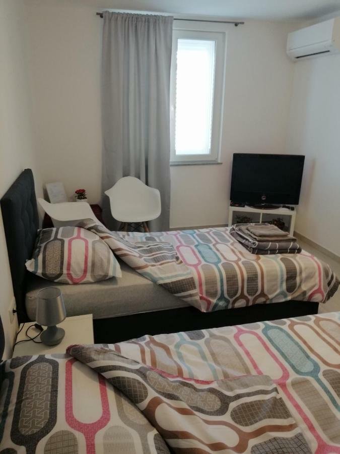 Studio Apartment Mila 普拉 外观 照片