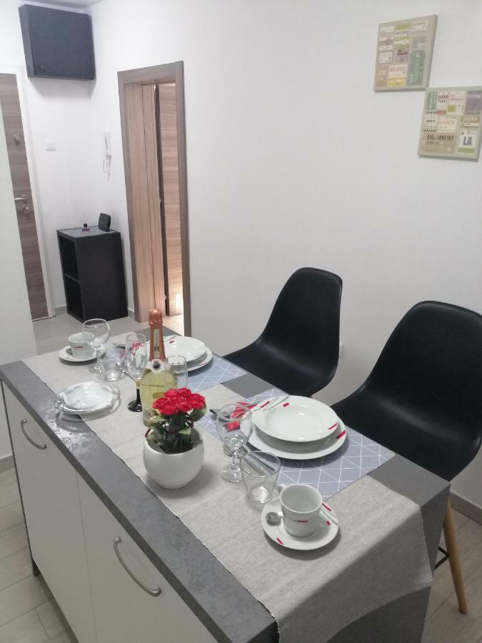 Studio Apartment Mila 普拉 外观 照片