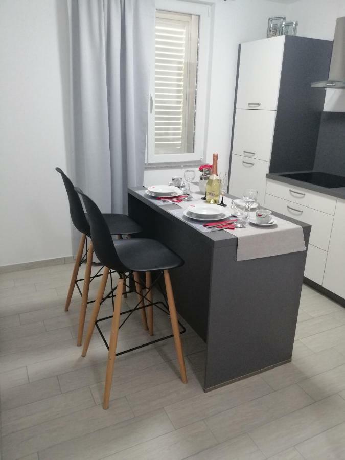 Studio Apartment Mila 普拉 外观 照片